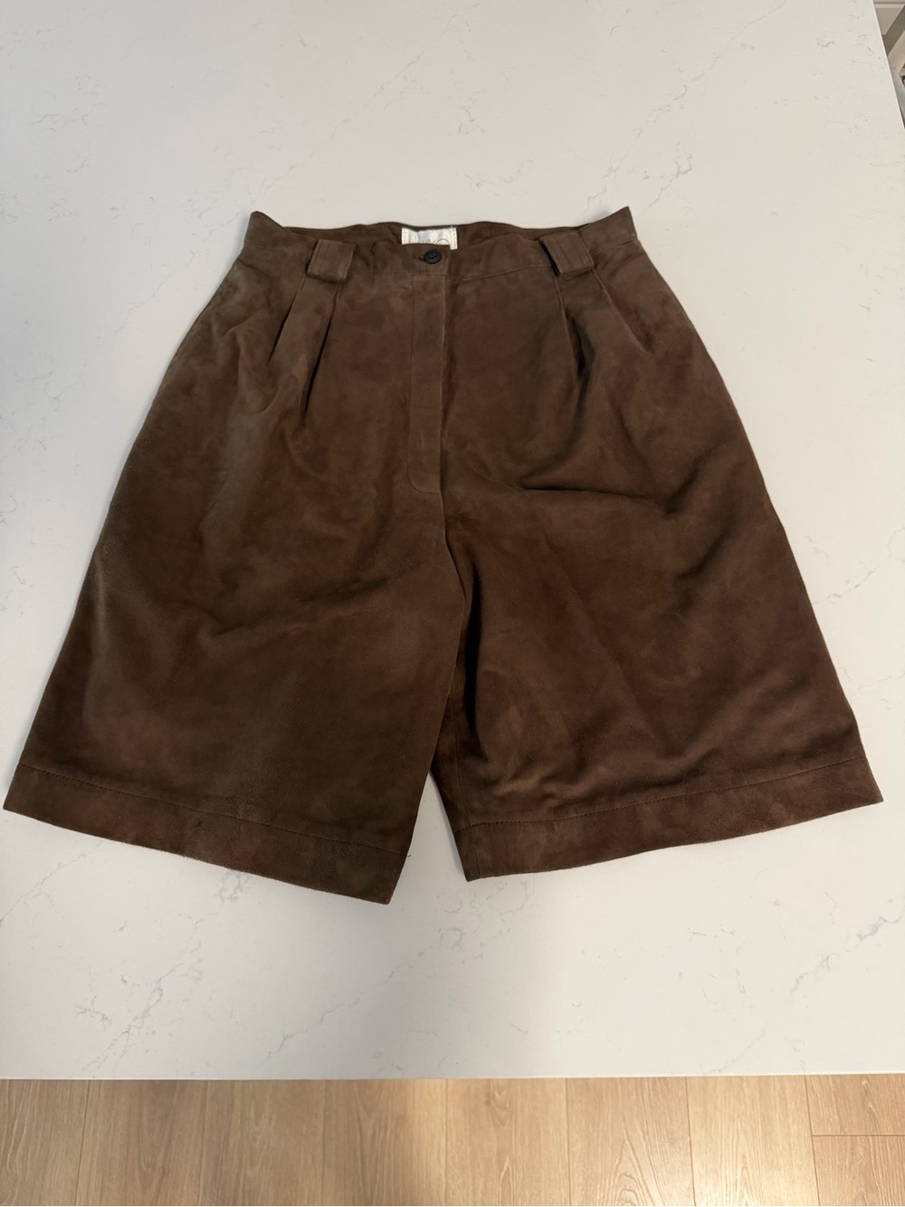 Vintage Women’s Brown Suede Leather Cuffed/Pleated Shorts (80’s 90’s - USA)